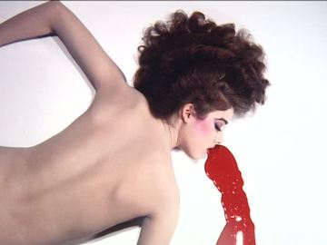 La obra de Guy Bourdin, por primera vez en España