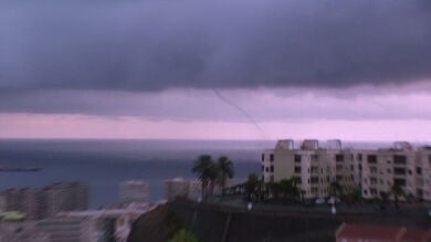 Un pequeño tornado sorprende a Las Palmas