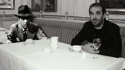 Luis Merlo con un imaginario Humphrey Bogart Luis Merlo con un imaginario Humphrey Bogart