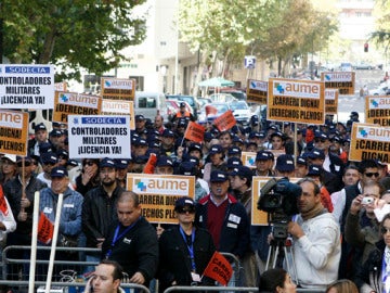 Concentración militar frente a Defensa