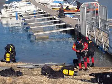 Submarinistas a su salida del agua Submarinistas a su salida del agua