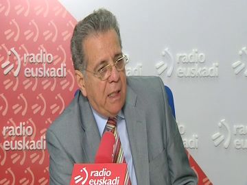 El embajador de Venezuela, Isaias Rodríguez, en una entrevista de radio