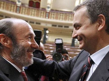 Zapatero se abraza con Rubalcaba