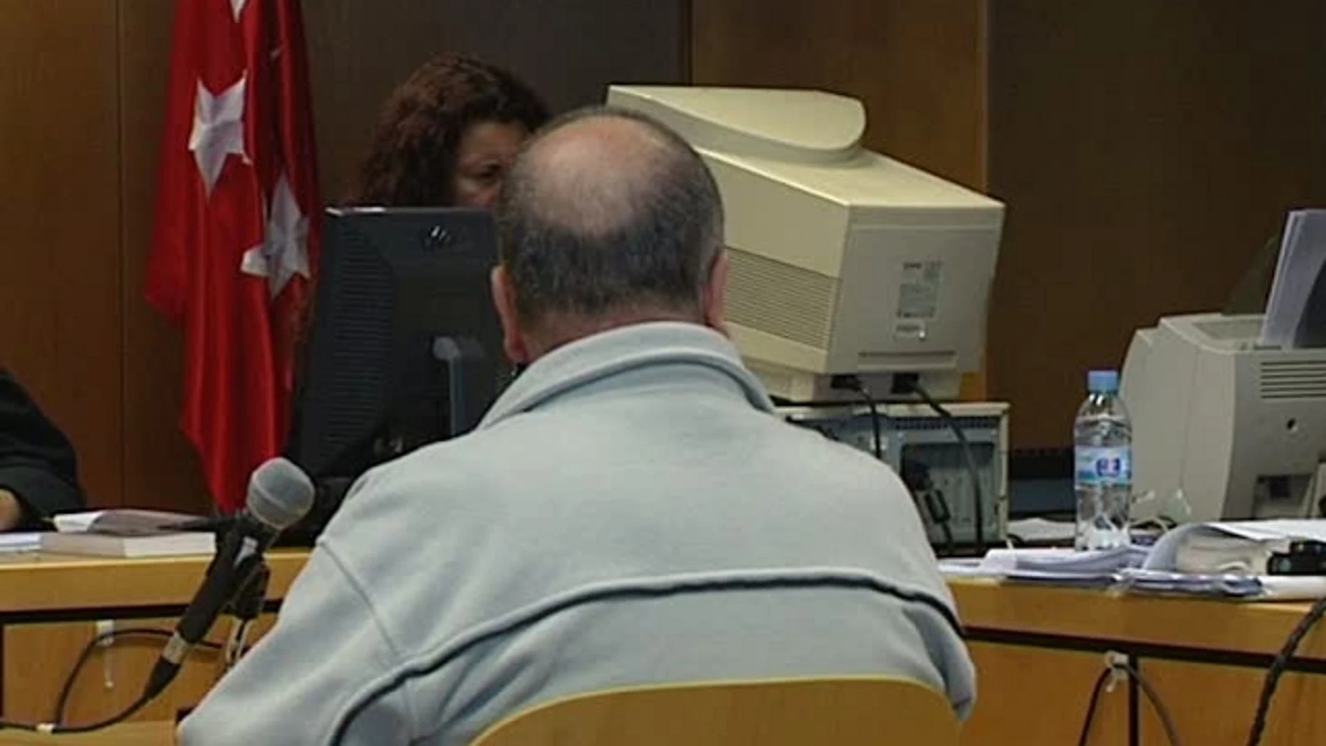 Un acusado declara en el juicio Un acusado declara en el juicio