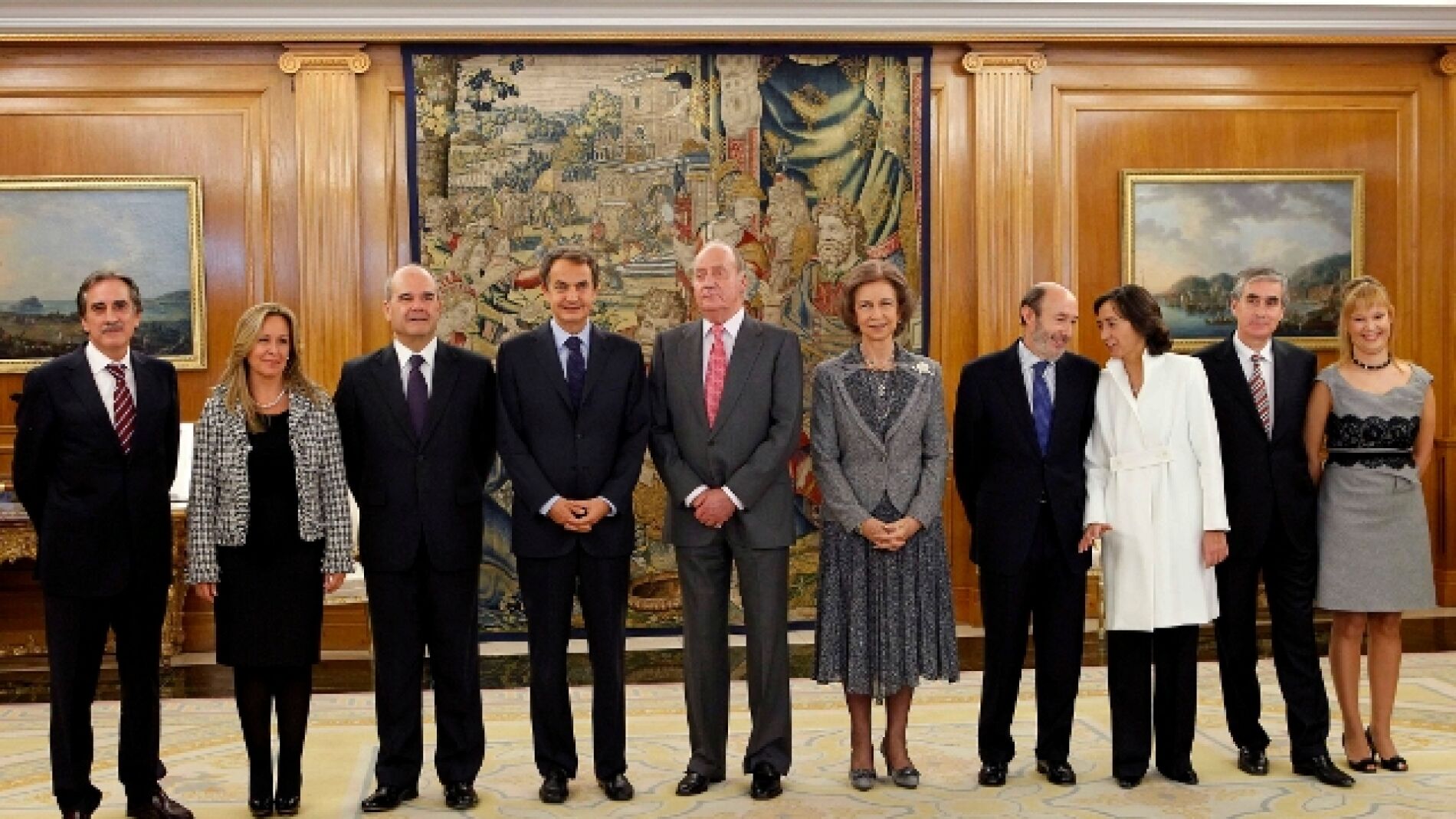 Los nuevos ministros toman posesi&oacute;n de su cargo