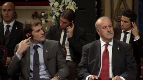 Casillas y Del Bosque atienden los discursos