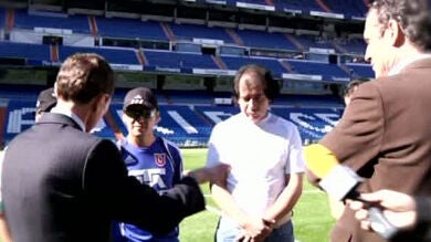Los mineros chilenos visitan el Santiago Bernabéu