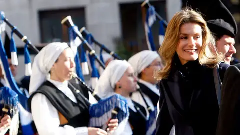 Letizia con los gaiteros Letizia con los gaiteros