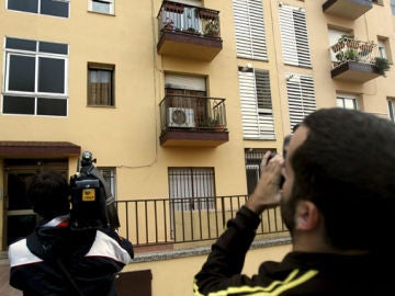 Cámaras graban la fachada donde se produjo el asesinato Cámaras graban la fachada donde se produjo el asesinato