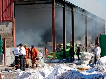 Incendio en una fábrica de reciclaje en Paterna