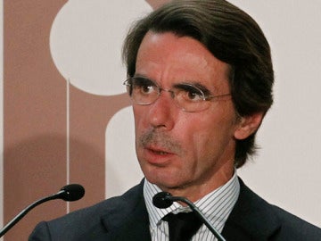 José María Aznar cree que botella es muy buena alcaldesa y culpa a Diviertt del suceso