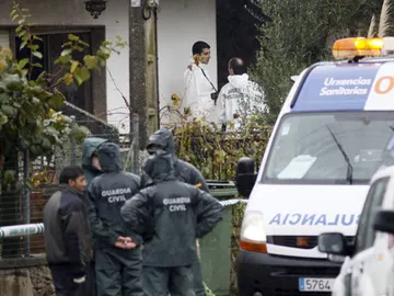 Mueren al menos dos personas en un incendio en Lalín Mueren al menos dos personas en un incendio en Lalín