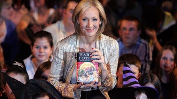 La autora británica J.K Rowling