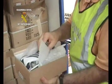 Zapatillas incautadas por la Guardia Civil Zapatillas incautadas por la Guardia Civil