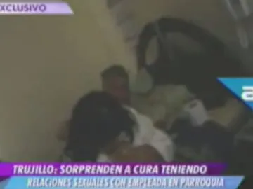 Pillan a un cura con una mujer en Perú Pillan a un cura con una mujer en Perú