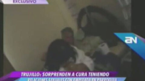 Pillan a un cura con una mujer en Per&uacute; 