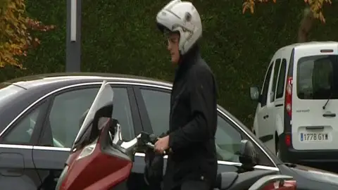Basagoiti se traslada en moto por el País Vasco Basagoiti se traslada en moto por el País Vasco