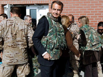 Zapatero con los militares en Afganistán Zapatero con los militares en Afganistán