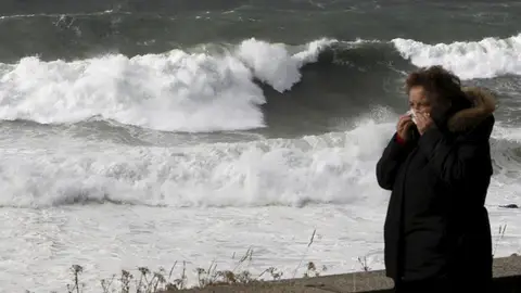 Alerta roja por fuertes vientos en Galicia Alerta roja por fuertes vientos en Galicia