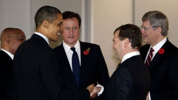 Obama conversa con Medvedev
