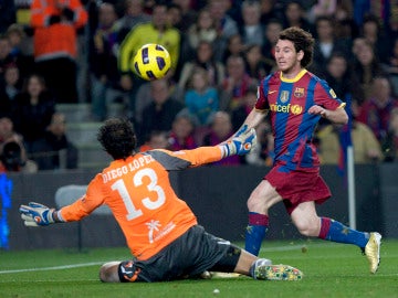 Leo Messi marca el segundo tanto ante el Villareal