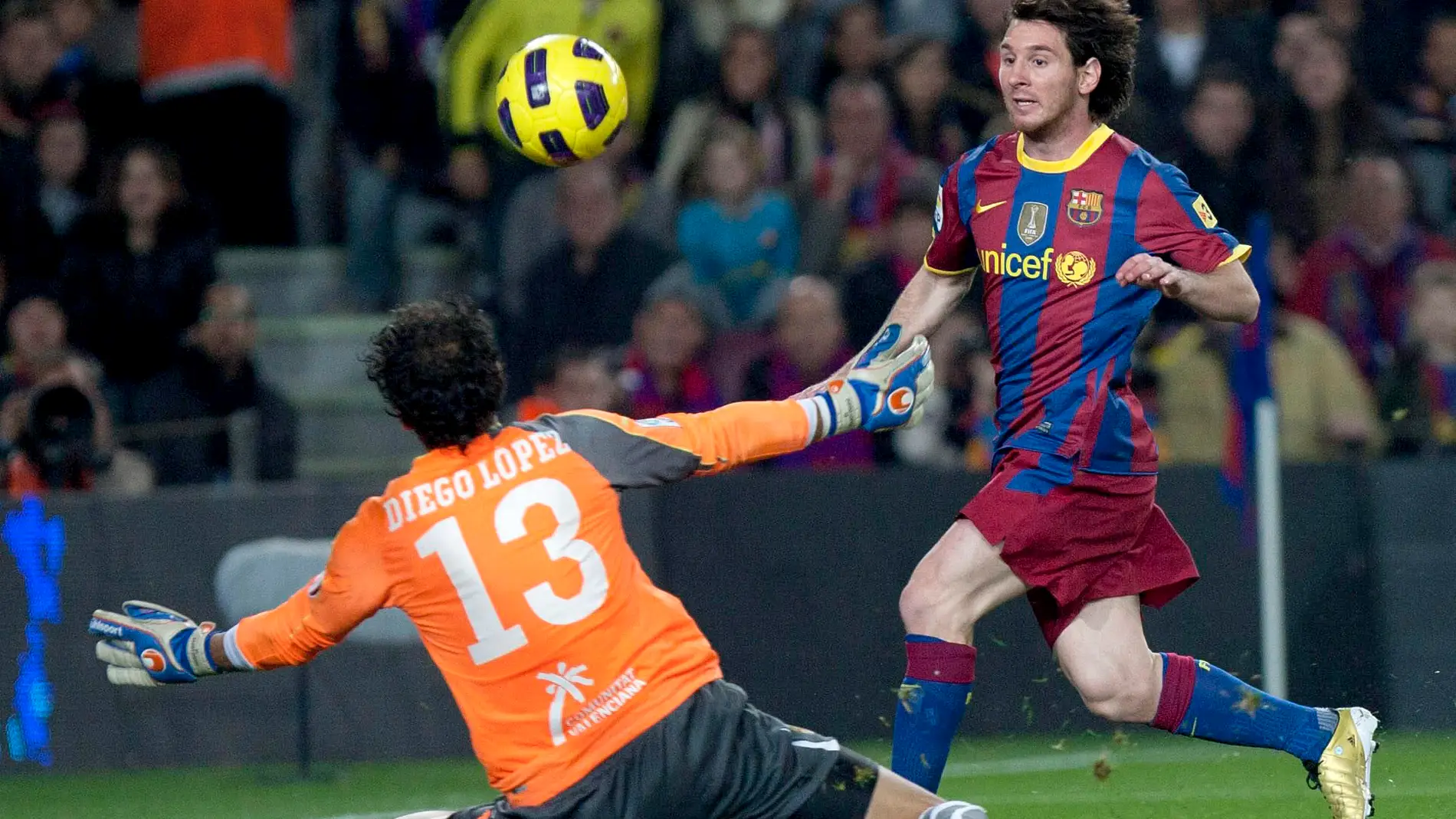 Leo Messi marca el segundo tanto ante el Villareal