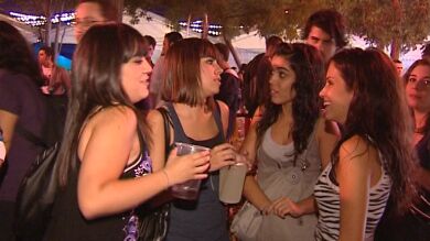 Un estudio confirma que las mujeres son tan alcohólicas como los hombres