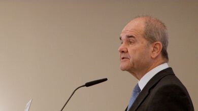 El Gobierno estudia ligar parte del salario de los nuevos funcionarios a su productividad