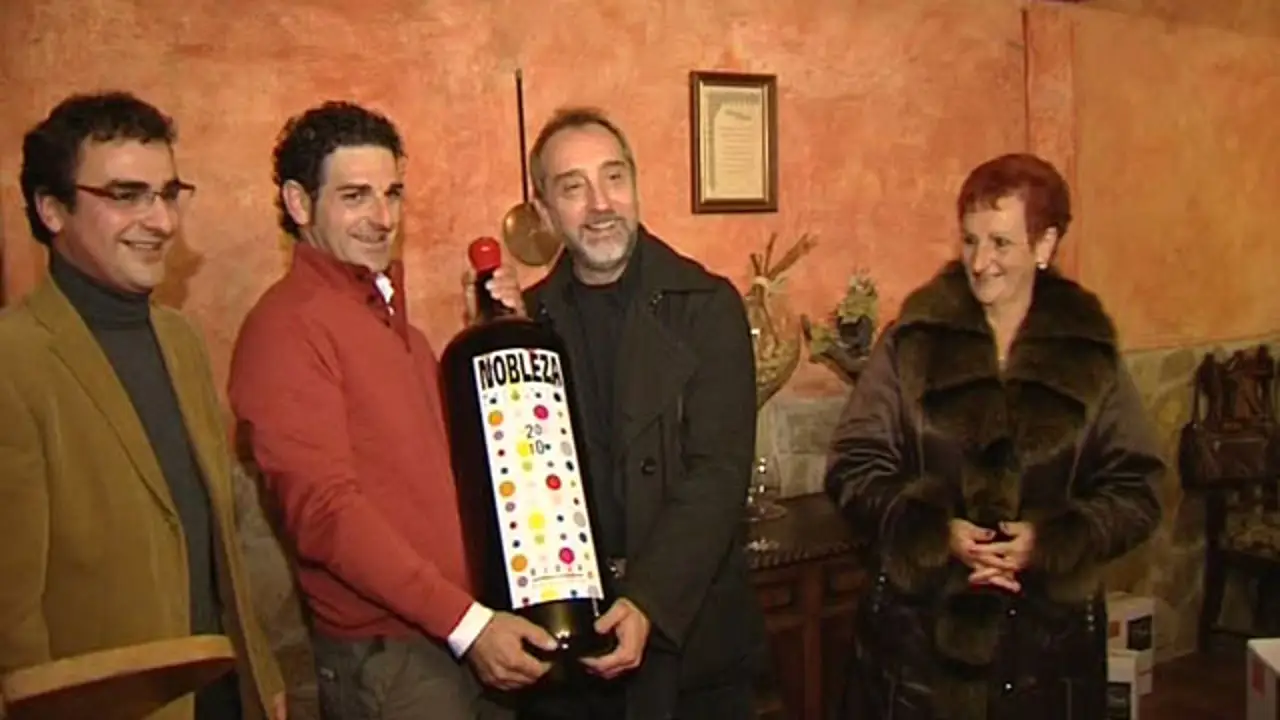 Gonzalo de Castro recibe su peso en vino