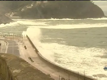 El temporal afecta al Cantábrico con fuertes rachas de viento El temporal afecta al Cantábrico con fuertes rachas de viento