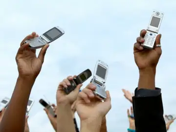 Los móviles eclipsan cada vez más a la telefonía fija. Los móviles eclipsan cada vez más a la telefonía fija.