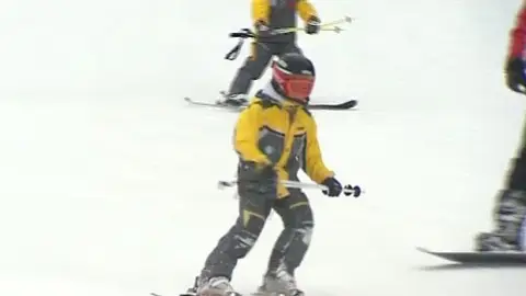 Niño esquiando en La Masella Niño esquiando en La Masella