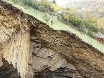 La tierra se "abre" en un monte de Lugo La tierra se "abre" en un monte de Lugo