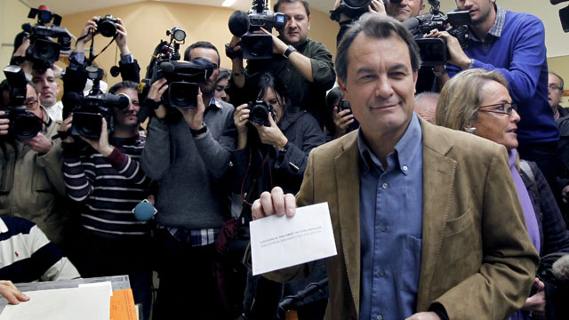 Artur Mas deposita su voto