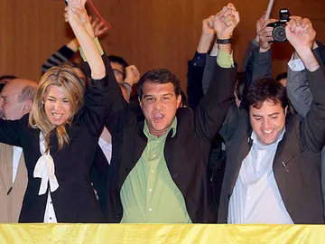 Laporta celebra su entrada en el Parlament Laporta celebra su entrada en el Parlament