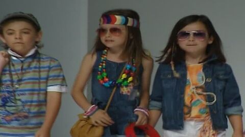 Ni&ntilde;os en un desfile de moda