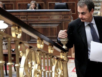 Zapatero cancela sus visitas a Argentina y Bolivia Zapatero cancela sus visitas a Argentina y Bolivia