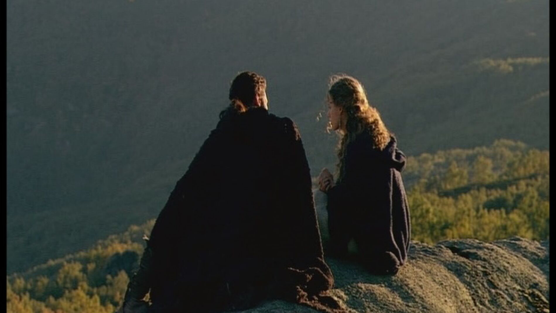 Helena habla sus temores con Viriato