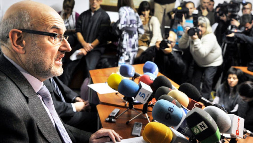 El juez ordena exhumar dos cuerpos más para certificar la versión del celador
