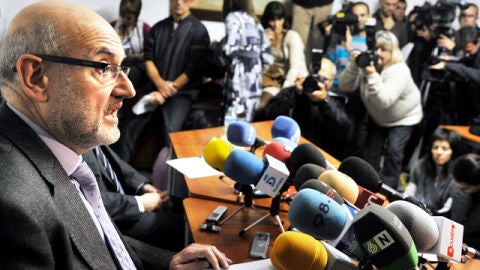 El juez ordena exhumar dos cuerpos m&aacute;s para certificar la versi&oacute;n del celador