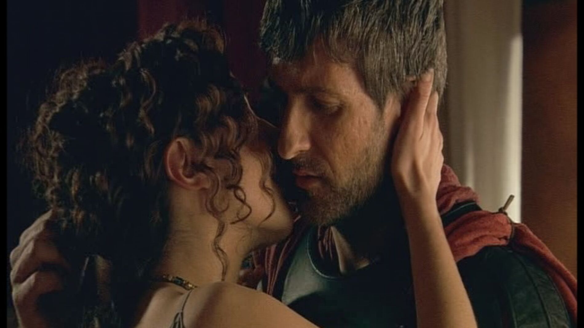 Marco advierte a Claudia de las intenciones de su esposo con su testamento