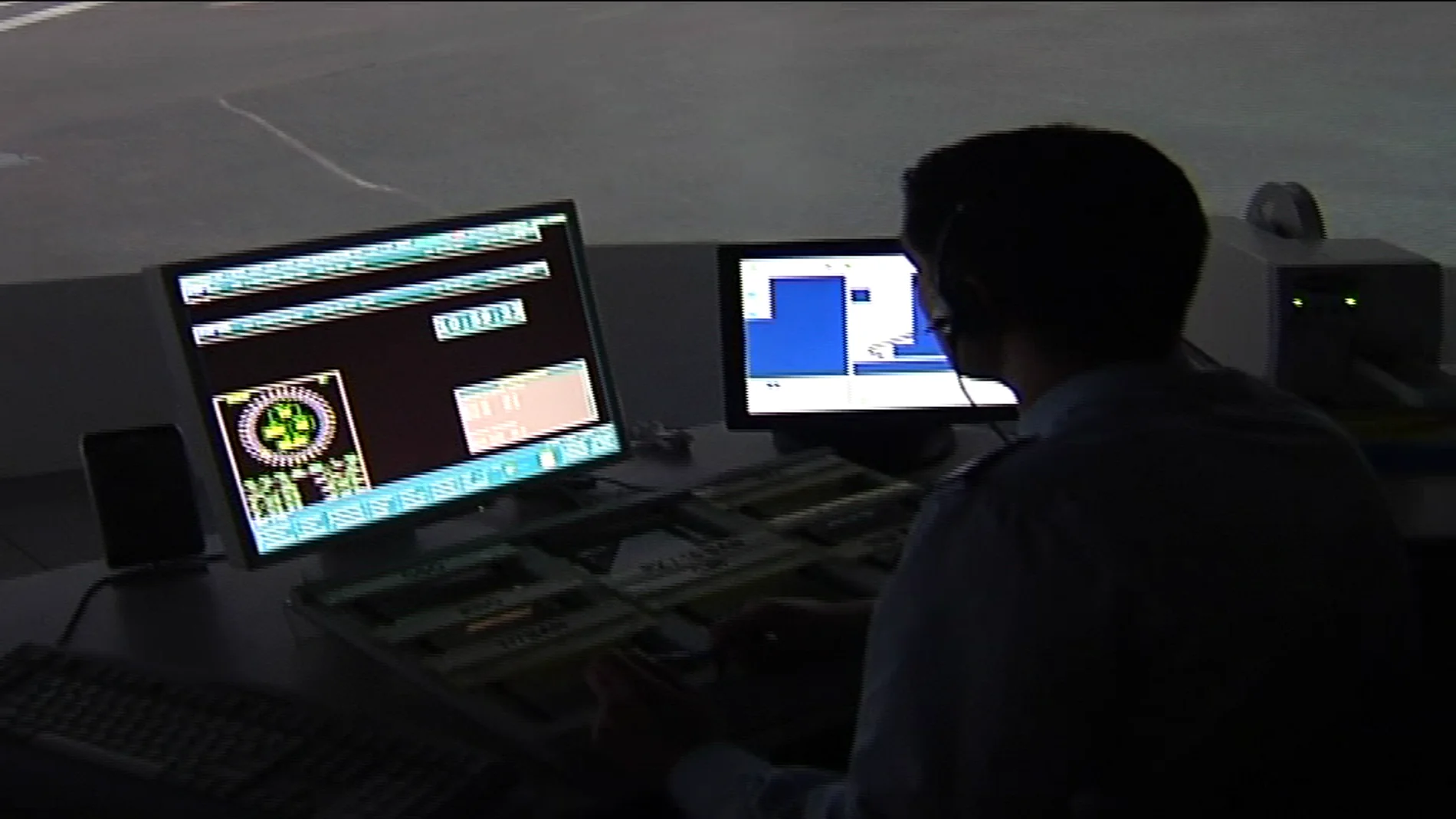 Controlador aéreo en aeropuerto Controlador aéreo en aeropuerto