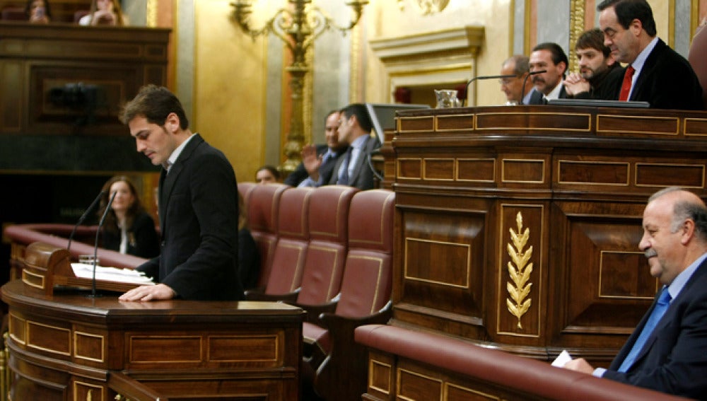 Casillas, leyendo la Constitución en el Congreso