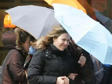 El viento se suma al frío en el puente El viento se suma al frío en el puente
