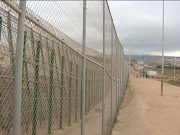 Cuatro inmigrantes detenidos tras atravesar la frontera por una tubería