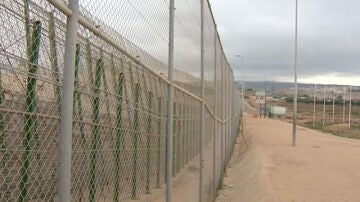 Cuatro inmigrantes detenidos tras atravesar la frontera por una tubería