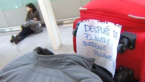 Pasajeros esperando en Barajas