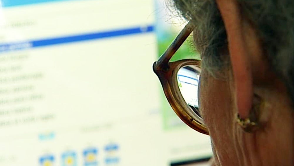 Una 'ciberabuela' desafía la brecha digital