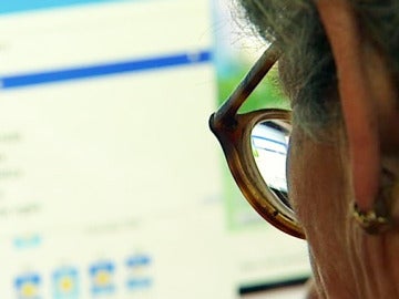 Una 'ciberabuela' desafía la brecha digital Una 'ciberabuela' desafía la brecha digital