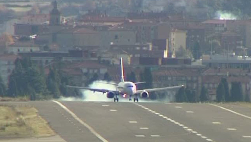 Los aviones aterrizan con problemas en Loiu